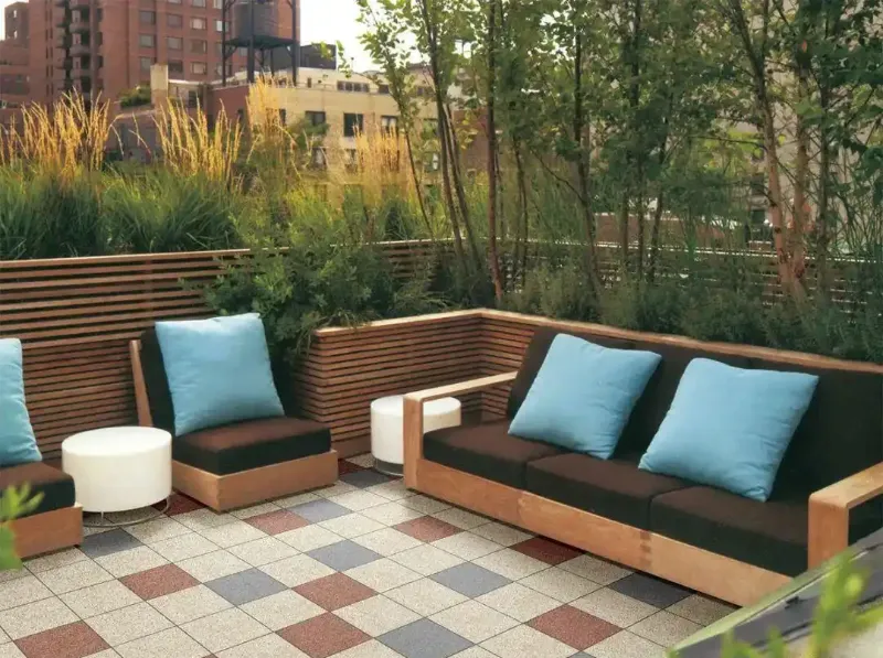 Pinnan ulkopuolella: mikä todella tekee patiolaatasta kestävän?